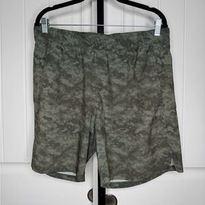 Old Navy Men’s Active Olive Green Camo Quick Dry Shorts